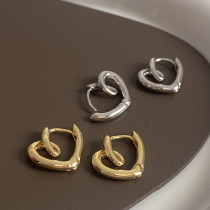 1 par de pendientes de aro de cobre chapados en forma de corazón de estilo simple