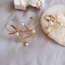 Anillo de pulsera chapado en oro de acero titanio con perlas geométricas de estilo moderno