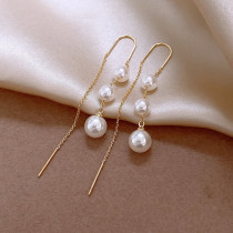 1 par de elegantes pendientes redondos de aleación de perlas de imitación de cobre
