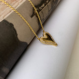 Collar chapado en oro de circón con incrustaciones de cobre en forma de corazón de estilo moderno