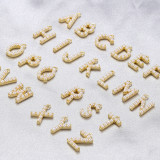 Encantos chapados en oro de 18K de perlas artificiales con incrustaciones de cobre chapado en letras de estilo simple elegante informal