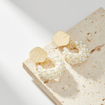 1 par de pendientes colgantes chapados en oro de 14 quilates con perlas de imitación y círculo de nubes para mujer