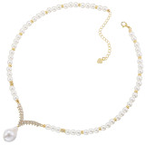 Collar con colgante chapado en oro de 18K con incrustaciones de cobre y perlas de imitación de osito en forma de V estilo Simple elegante informal