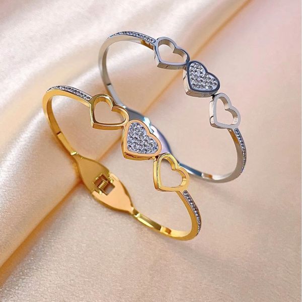 Brazalete de circón con incrustaciones de acero inoxidable en forma de corazón de estilo simple