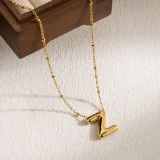 Collar con colgante chapado en oro de 18 quilates de color sólido de acero inoxidable con letras de estilo clásico informal estilo IG