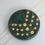 Collar chapado en oro de 18 quilates con revestimiento de acero de titanio y flor pastoral dulce