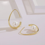 1 par de pendientes chapados en oro con incrustaciones de perlas y gotas de agua de estilo simple