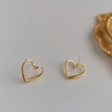 1 par de aretes chapados en cobre con forma de corazón de estilo simple