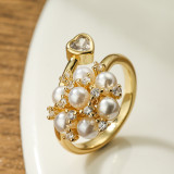 Elegante anillo abierto chapado en oro de 18 quilates con incrustaciones de cobre y perlas artificiales con circonita y flor de estrella glamorosa