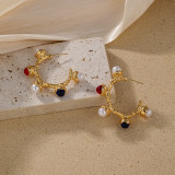 1 par de pendientes elegantes chapados en forma de C de estilo clásico para mujer con incrustaciones de cobre, perlas artificiales de resina, pendientes chapados en oro de 18K