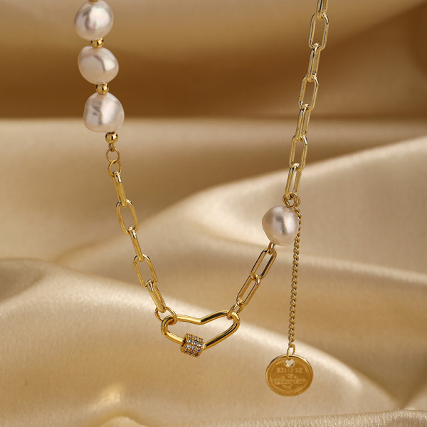Collar chapado en oro de 18 quilates con incrustaciones de perlas de cobre y forma de corazón estilo IG