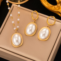 Venta al por mayor Collar de pendientes de perlas artificiales chapado en oro de acero titanio ovalado de estilo barroco 18K