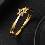 Brazalete chapado en oro de 18 quilates con incrustaciones de acero y titanio con estrella de estilo moderno retro informal