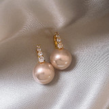 1 par de pendientes colgantes chapados en oro con incrustaciones de perlas de estilo coreano con incrustaciones de cobre y circonitas