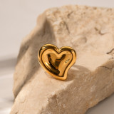 Anillos chapados en oro de 18 quilates con revestimiento de acero inoxidable en forma de corazón de estilo simple