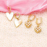 Pendientes de perlas de circón con incrustaciones de cobre chapado en oro de 18 quilates con colgante de corazón de moda