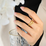 Venta al por mayor, anillo abierto chapado en oro de 18 quilates de acero titanio con forma de C de estilo Simple de 1 pieza