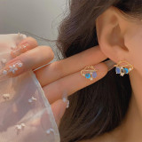 1 par de pendientes chapados en oro de 14 quilates con incrustaciones de pentagrama y circonita de cobre de estilo sencillo y bonito