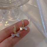 Dulce forma de corazón alas nudo de lazo chapado en cobre incrustaciones perlas artificiales pendientes de aro de diamante artificial pendientes colgantes pendientes 1 par