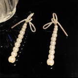 1 par de pendientes colgantes de circonita de cobre con incrustaciones de cuentas irregulares y nudo de lazo de perlas para mujer