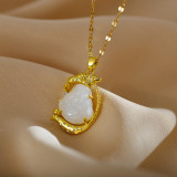 Collar con colgante chapado en oro con circonitas de jade y incrustaciones de acero inoxidable geométrico elegante informal