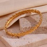 Brazalete chapado en oro de 18 quilates con revestimiento de acero inoxidable de color sólido de estilo simple y clásico