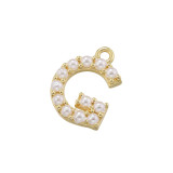 Encantos chapados en oro de 18K de perlas artificiales con incrustaciones de cobre chapado en letras de estilo simple elegante informal