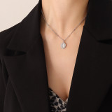 Conjunto de collar y pendientes de acero de titanio con colgante de ópalo turquesa de moda
