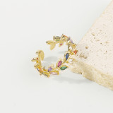 Elegantes anillos abiertos de circonita con incrustaciones de cobre cuadrados