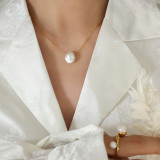 Collar con colgante chapado en oro de 18 quilates con revestimiento de acero de titanio y perlas de imitación ovaladas estilo hada