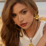 Collar retro de aretes chapados en oro de 18 quilates con revestimiento de acero inoxidable con flor de color sólido