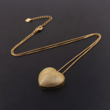 Collar con colgante chapado en oro blanco con incrustaciones de cobre en forma de corazón de estilo simple