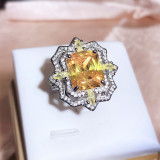 Anillos de diamantes con alto contenido de carbono y incrustaciones de latón cuadrados lujosos y elegantes