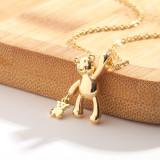 Collar chapado en oro de cobre con colgante de oso de corazón creativo simple