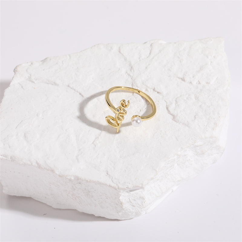Estilo simple Carta de amor Cobre Chapado en oro Perlas artificiales Anillo abierto 1 pieza