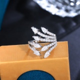 Elegante dama alas asimétricas flor chapado en cobre incrustaciones piedras preciosas artificiales chapado en oro blanco anillos chapados en rodio