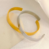 Brazaletes elegantes con revestimiento de acero inoxidable de color sólido