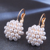 1 par de elegantes pendientes de perlas de cobre con incrustaciones geométricas