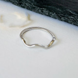 El estilo simple agita los anillos plateados oro Titanium del acero 18K a granel