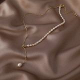 Collar con colgante de cuentas de cobre y perlas barrocas redondas de estilo simple