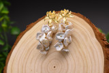 1 par de pendientes colgantes chapados en oro de 18 quilates con incrustaciones de flores y estilo simple y clásico