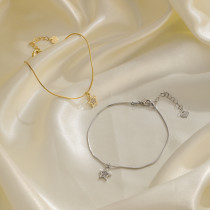 Pulseras chapadas en plata chapadas en oro de 18 quilates con incrustaciones de circonita y colgante de cobre con pentagrama de viaje de estilo simple