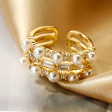 Anillo abierto chapado en oro de 18 quilates con incrustaciones de perlas artificiales y circonita geométrica elegante