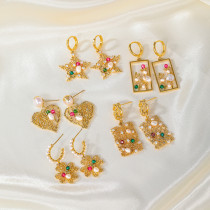 1 par de aretes colgantes chapados en oro de 18 quilates con incrustaciones huecas y perlas de cristal artificial de cobre con forma de corazón y estrella de lujo informal