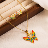 Elegante collar de pendientes de mujer chapado en oro de 18 quilates con revestimiento de esmalte de acero inoxidable y mariposa