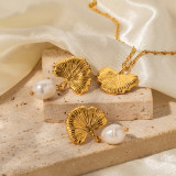 Collar de pendientes chapado en oro de 18 quilates con revestimiento de perlas de imitación de acero inoxidable con hoja de Ginkgo Retro elegante