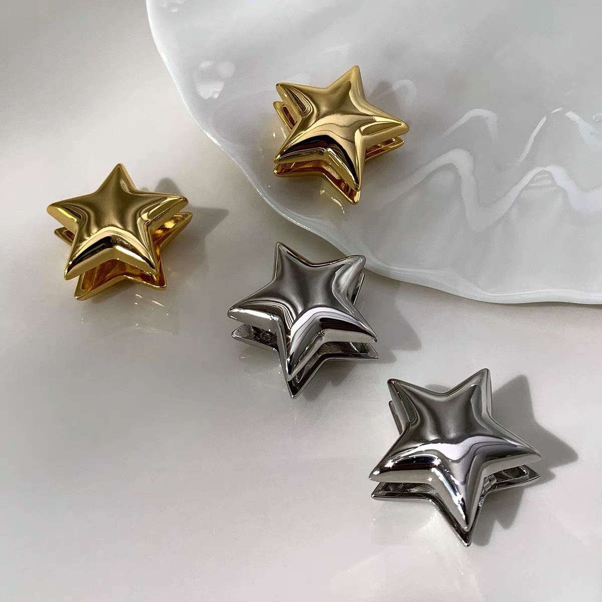 Pendientes de cobre chapados en tachuelas de cobre con forma de estrella de moda