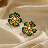 1 par de pendientes elegantes chapados en flores con incrustaciones de cobre y perlas de agua dulce chapados en oro de 18 quilates