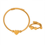 Pulseras plateadas oro titanio de los anillos del acero 18K de la forma elegante al por mayor del corazón
