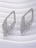 1 par de pendientes colgantes chapados en oro blanco con incrustaciones de latón y diamantes artificiales de circonita chapados en oro blanco de estilo Simple